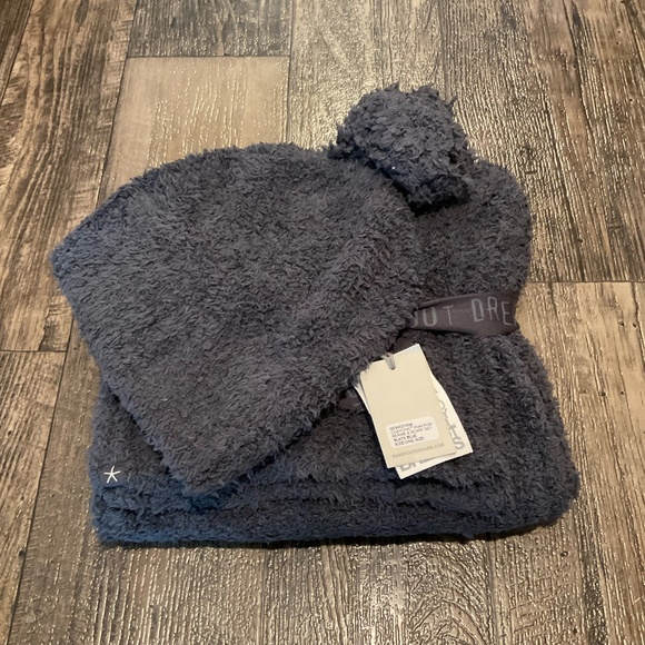 Barefoot Dreams CozyChic Pom Pom Beanie & Scarf Gift Set Slate Blue NWT $150 - Picture 3 of 4